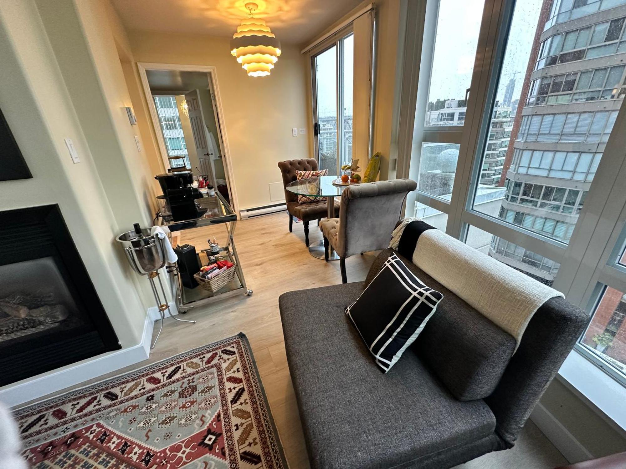 Penthouses Of Beach Ave Ванкувър Екстериор снимка