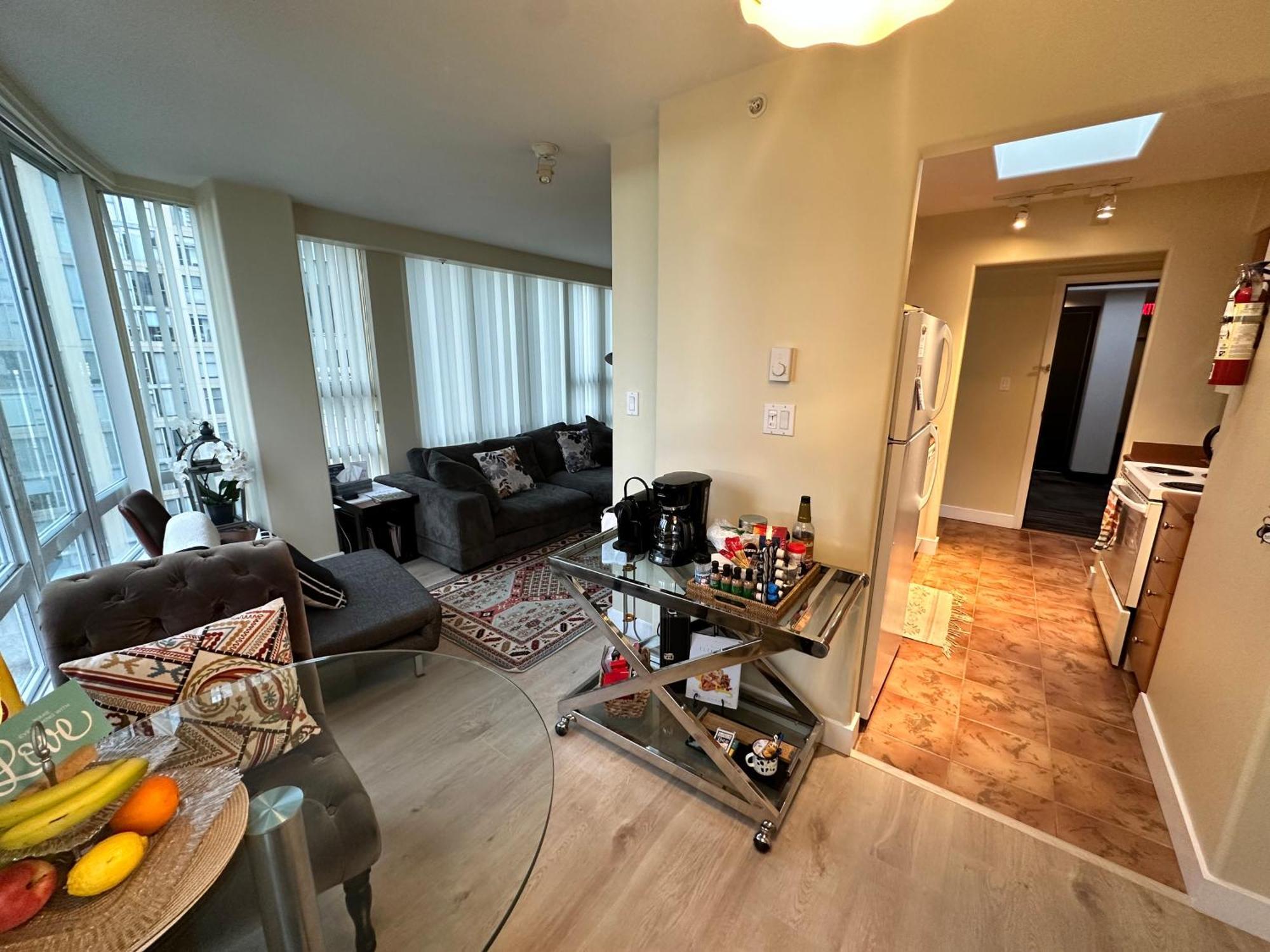 Penthouses Of Beach Ave Ванкувър Екстериор снимка