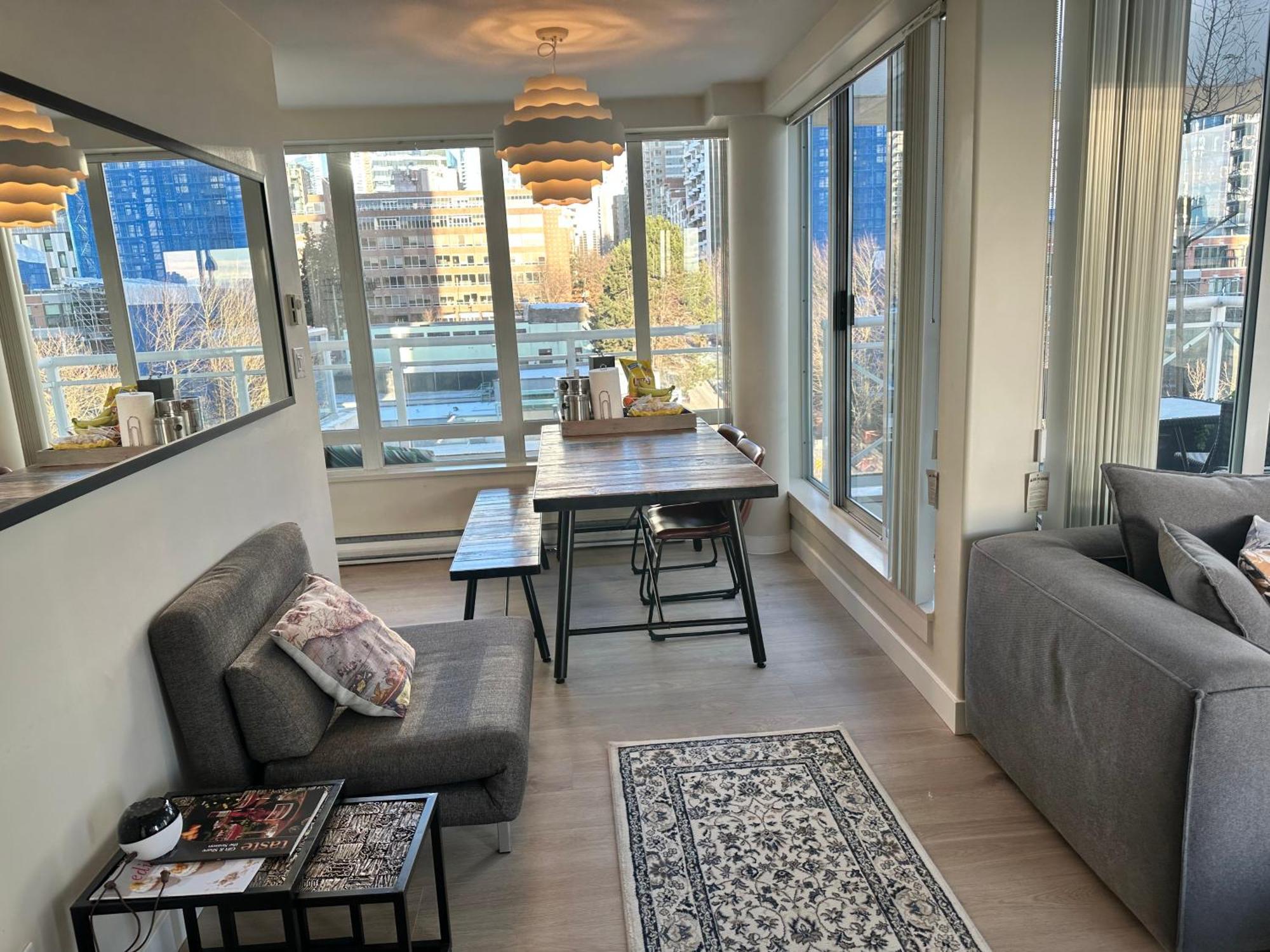 Penthouses Of Beach Ave Ванкувър Екстериор снимка