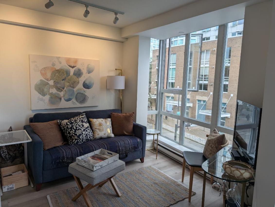 Penthouses Of Beach Ave Ванкувър Екстериор снимка
