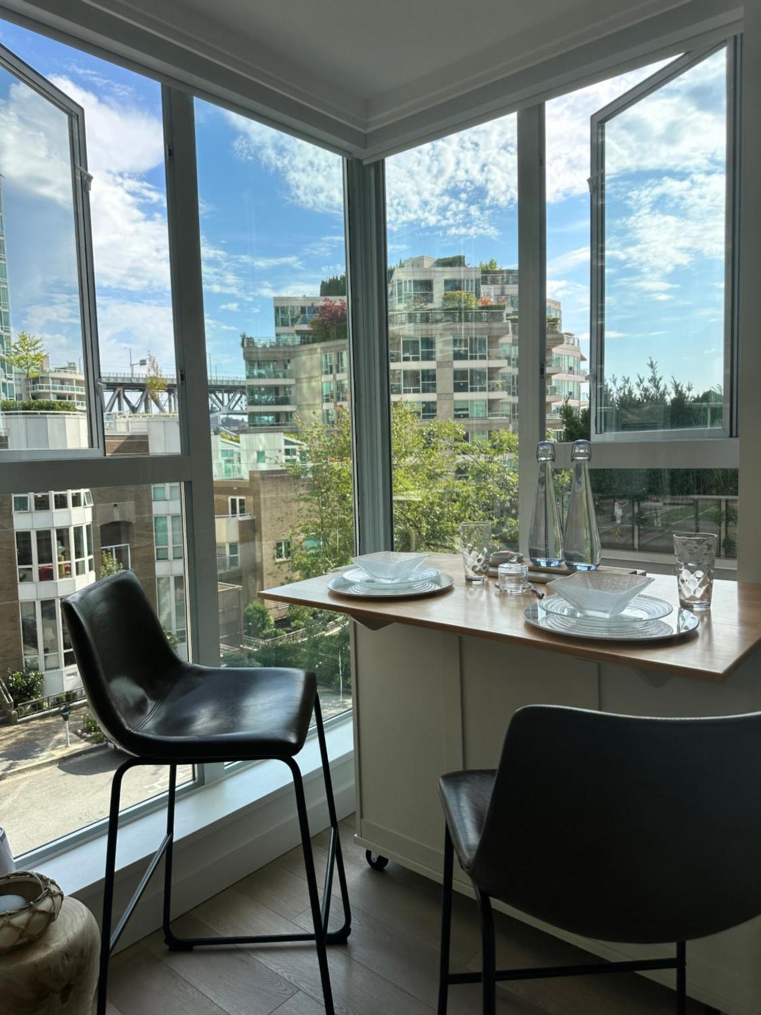 Penthouses Of Beach Ave Ванкувър Екстериор снимка