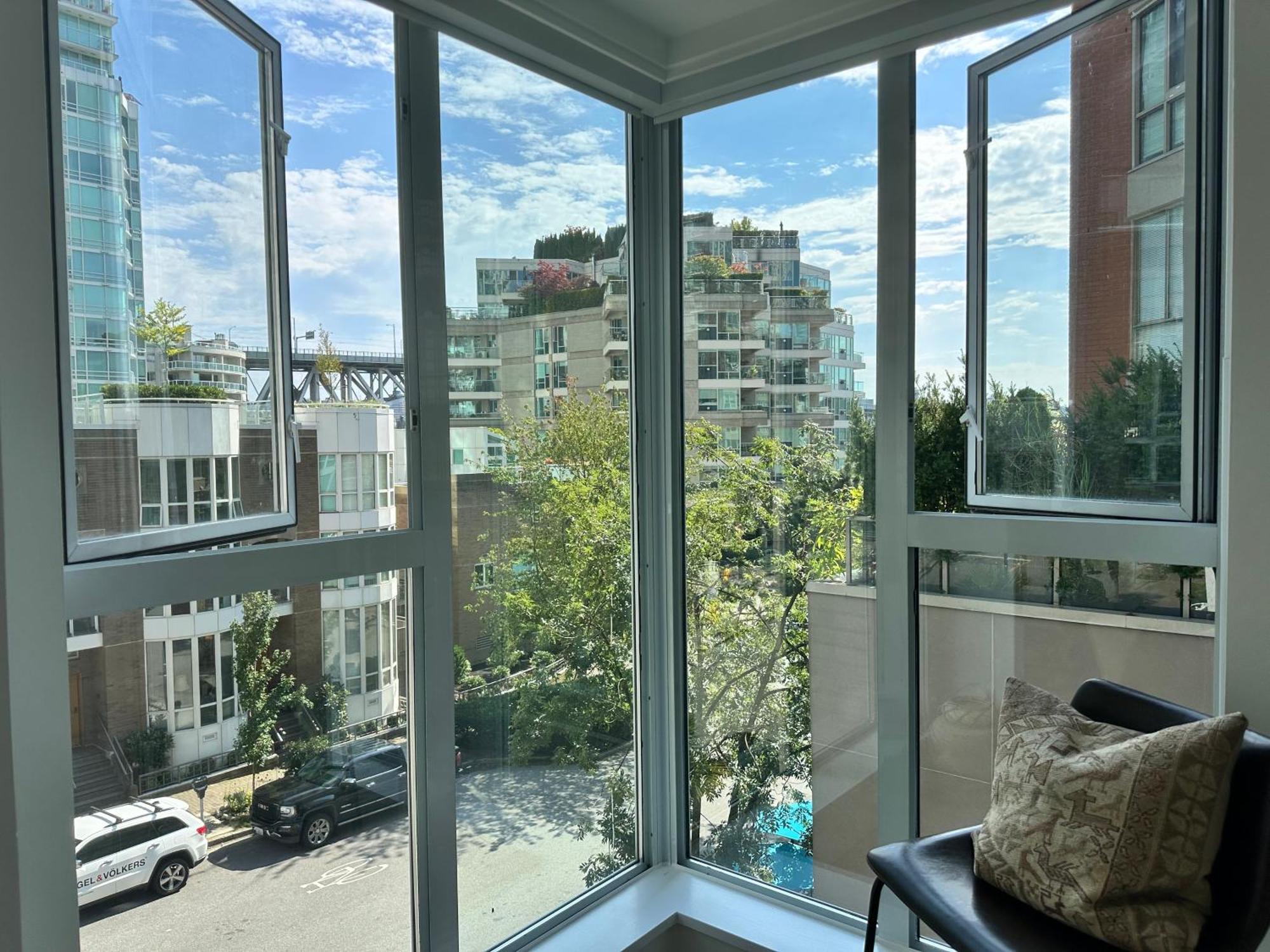 Penthouses Of Beach Ave Ванкувър Екстериор снимка